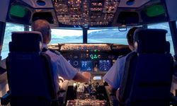 United Airlines uçağında 5 saatlik kabus! Pilotların nokta atışı hamlesi faciayı önledi!