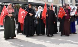 Vanlı aileler DEM Parti binası önünde 'evlat nöbeti'nde: Süreç inşallah başarıya ulaşacak