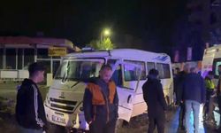 Yolcu minibüsü ile cip çarpıştı: 3 yaralı