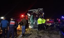 Yolcu otobüsüyle minibüs çarpıştı: 10 yaralı