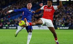Zirvede fark 5'e düştü! Londra derbisi Manchester'a yaradı