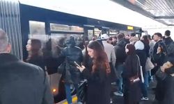 Avcılar'da metrobüs arızalandı: Duraklarda yoğunluk oluştu