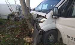 Bursa'da işçi servisi ile hafif ticari araç çarpıştı: 11 yaralı