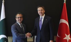 Enerji ve Tabii Kaynaklar Bakanı Alparslan Bayraktar, Pakistan'da