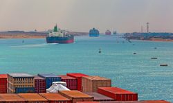 Gemiler yeniden Süveyş'e dönüyor