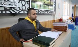 Görme engelli hafız öğrencileri Kur'an-ı Kerim ile tanıştırıyor