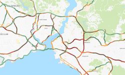 İstanbul'da yağmur trafiği kilitledi