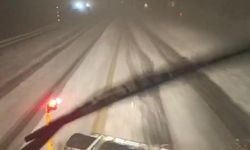 Kara yolu beyaza büründü: Turizm beldesine yılın ilk karı yağdı!