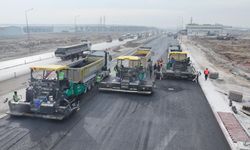 Konya Büyükşehir Aslım caddesinde yoğun asfaltlama çalışması yapıyor