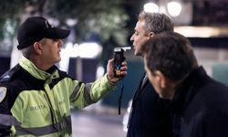 Miçotakis polis uygulamasına takıldı