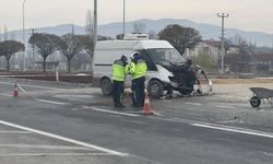 Öğrenci servisi kamyonetle çarpıştı: Çok sayıda yaralı var!