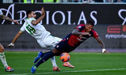 Olaylar yüzünden maç durma noktasına geldi! Milli yıldız takımını 10 kişi bıraktı