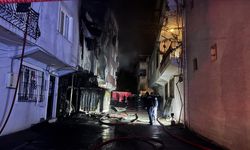 Şehit polisin babasının evi alevlere teslim oldu