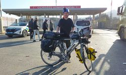Umre için bisikletle yola çıktı, 3 bin 450 kilometre pedal çevirip Medine'ye ulaştı