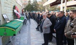 Ünlü oyuncu Burcu Özberk'in dedesi son yolculuğuna uğurlandı