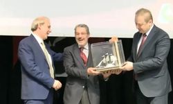 Yazar Sadık Albayrak'a 'Yılın Fikir Adamı' ödülü verildi