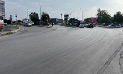 Adana'da Otomobil Elektrikli Bisiklete Çarptı: Sürücü Havada Takla Attı