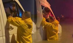 Adana'da Sağanak Nedeniyle Mahsur Kalan Çocuklar Kurtarıldı