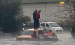 Adana'da Sağanak Sonrası Mahsur Kalan İki Kişi İtfaiye Tarafından Kurtarıldı