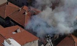 Adapazarı'nda Çatı Yangını: Anne Doğalgaz Vanasını Kapatıp Ailesini Kurtardı
