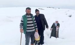 Ağrı'nın Dedebulak Köyünde Nisan Karı Ulaşımı Aksattı