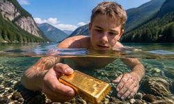 Almanya'da 16 Yaşındaki Genç Göldeki Altın Külçesini Polise Teslim Etti