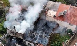 Antalya'da İki Katlı Gecekondu Yangını Bitişik Eve Sıçradı