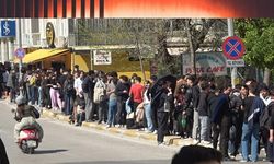 Antalya'da İkinci El Giyim Mağazası Açılışında Yoğunluk ve Kapı Kapatma Uygulaması