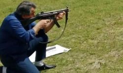 Balıkesir Kepsut İlçe Milli Eğitim Müdürü'nün Otomatik Silahlı Paylaşımı Tepki Çekti