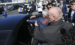 Berlin'de Rıza Pehlevi'ye Saldırı: Kırmızı Sıvı Atıldı