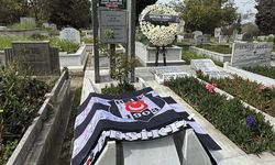 Beşiktaş'ın Efsanesi Hakkı Yeten Kabri Başında Anıldı