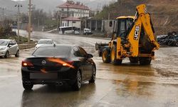 Bitlis'te Aynı Noktada Tekrar Heyelan: Bitlis-Diyarbakır Yolu Kısa Süreliğine Kapandı