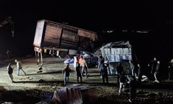 Çorum'da Devrilen Tır Nedeniyle Ankara-Tokat Yolu Uzun Süre Kapandı