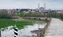 Edirne'de Tunca Nehri Taştı, Saraçhane Köprüsü Trafiğe Kapatıldı