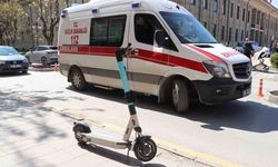 Eskişehir'de Otomobilin Çarptığı Scooter Sürücüsü Hafif Yaralandı