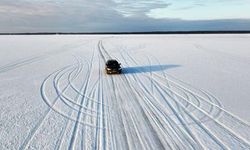Estonya'da Açılan Buz Yolu Trafiğe Sıkı Kurallarla Açıldı