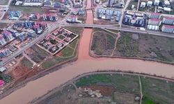 Fadlum Çayı'nın Kızıl Suları Kızılırmak Nehri'ni Renklendirdi