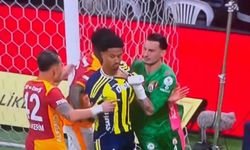 Galatasaray-Fenerbahçe Derbisinde Maçın Başında Gergin Anlar Yaşandı