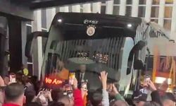 Galatasaray Taraftarından Teknik Direktör Okan Buruk'a Yoğun İlgi