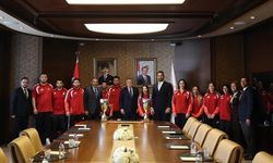 Gençlik ve Spor Bakanı Osman Aşkın Bak, Avrupa Şampiyonu Milli Güreşçileri Kabul Etti