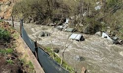 Giresun'da Trafik Kazası: 19 Yaşındaki Sürücü Dereye Uçtu