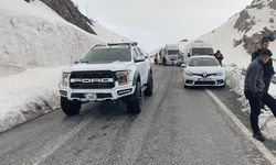 Hakkari-Şırnak Kara Yolu Çığ Nedeniyle Trafiğe Kapandı