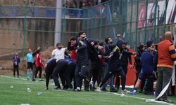 Hakkari'de Kadın Futbol Maçında Teknik Direktöre ve Yayın Ekibine Saldırı