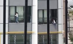 Hatay'da Pencereden Çıkan Çocuğun Tehlikeli Anları Kamerada