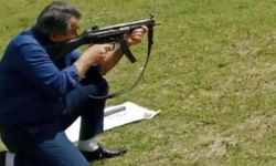 İlçe Milli Eğitim Müdürünün Otomatik Silahlı Paylaşımı Tepki Çekti