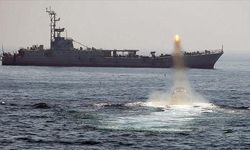 İran'dan Hürmüz Boğazı'nda Askeri Gemilere Sert Uyarı