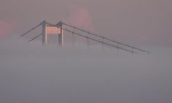 İstanbul Boğazı'nda Yoğun Sis Etkisi: FSM Köprüsü Görünmez Oldu