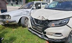 Kadirli'de İki Otomobilin Çarpıştığı Kaza Kamerada