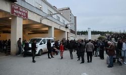Kahramanmaraş'taki Okul Saldırısında Yaralı Öğrencilerin Aileleri Hastane Önünde Bekliyor