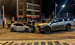 Karaman'da Kavşakta Meydana Gelen Trafik Kazasında 6 Kişi Yaralandı